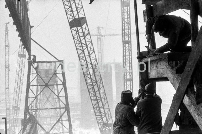 Lenin Metallurgical Combine, maintaining and reconditioning steelworks equipment, 1960s.

Kombinat metalurgiczny im. Lenina, konserwacja i remont urządzeń hutniczych, lata 60.

Photo by Henryk Makarewicz/idealcity.pl


