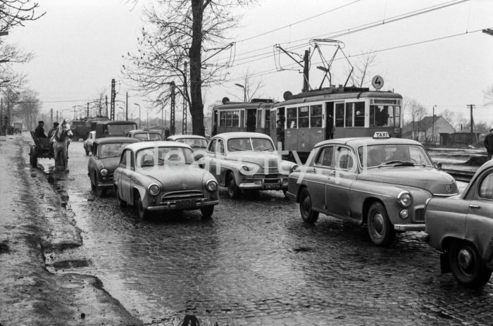 Wjazd do Nowej Huty od strony Czyżyn. Lata 60. XXw.

fot. Henryk Makarewicz/idealcity.pl


