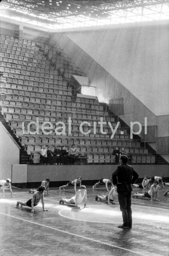 Sports Centre in Kielce. 1963.

Ośrodek Sportowy w Kielcach, 1963 r. 

Photo by Henryk Makarewicz/idealcity.pl



