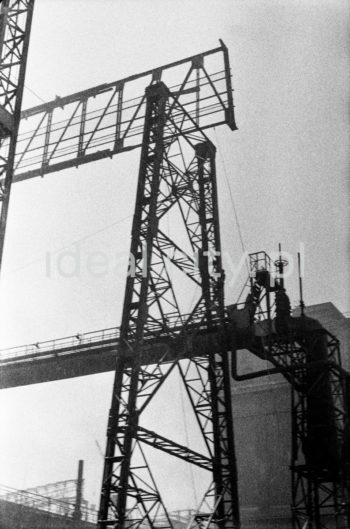 Lenin Metallurgical Combine, steel construction, gas pipelines and installations at the steelworks. 1960s.

Kombinat metalurgiczny im. Lenina, fragmenty konstrukcji stalowych i gazociągów oraz instalacji na terenie huty, lata 60.

Photo by Henryk Makarewicz/idealcity.pl



