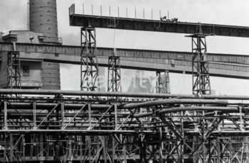 Lenin Metallurgical Combine, steel construction, gas pipelines and installations at the steelworks. 1960s.

Kombinat metalurgiczny im. Lenina, fragmenty konstrukcji stalowych i gazociągów oraz instalacji na terenie huty, lata 60.

Photo by Henryk Makarewicz/idealcity.pl



