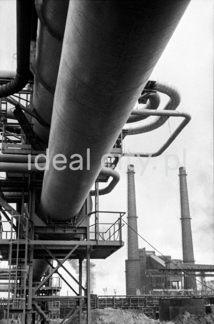 Lenin Metallurgical Combine, steel construction, gas pipelines and installations at the steelworks. 1960s.

Kombinat metalurgiczny im. Lenina, fragmenty konstrukcji stalowych i gazociągów oraz instalacji na terenie huty, lata 60.

Photo by Henryk Makarewicz/idealcity.pl



