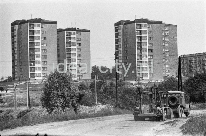 Residential blocks on the Krzesławickie Hills. 1960s.

Bloki na Wzgórzach Krzesławickich, lata 60. XX w.

Photo by Henryk Makarewicz/idealcity.pl



