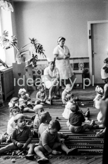 Przedszkole Samorządowe 88 na Osiedlu Wandy. Lata 50. XXw.

fot. Wiktor Pental/idealcity.pl

