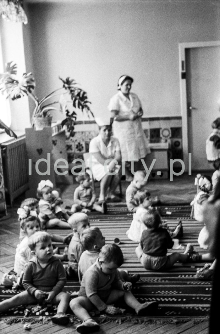 Nursery School No. 88 on the Wandy Estate. 1950s.

Przedszkole Samorządowe 88 na Osiedlu Wandy. Lata 50. XX w.

Photo by Wiktor Pental/idealcity.pl

