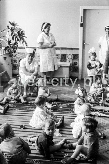 Przedszkole Samorządowe 88 na Osiedlu Wandy. Lata 50. XXw.

fot. Wiktor Pental/idealcity.pl


