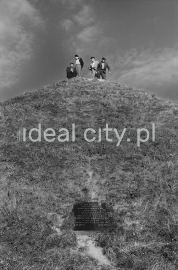 Kościuszko Mound in Racławice. 1950s.

Kopiec Kościuszki w Racławicach. Lata 50. XX w.

Photo by Wiktor Pental/idealcity.pl

