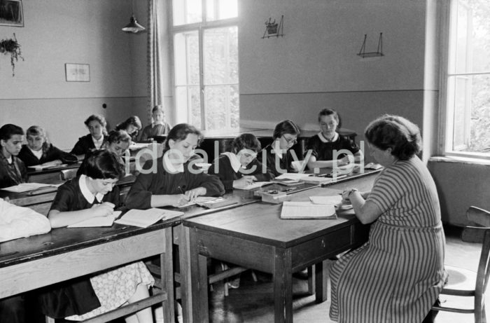 A lesson in one of Nowa Huta’s primary schools.

Zajęcia lekcyjne w jednej ze szkół podstawowych na terenie Nowej Huty.

Photo by Wiktor Pental/idealcity.pl

