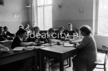 A lesson in one of Nowa Huta’s primary schools.

Zajęcia lekcyjne w jednej ze szkół podstawowych na terenie Nowej Huty.

Photo by Wiktor Pental/idealcity.pl

