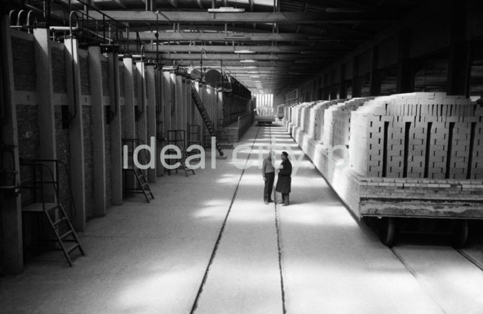 Inside a brickworks, possibly Bonarka. 1960s.

Wnętrze cegielni, najprawdopodobniej 