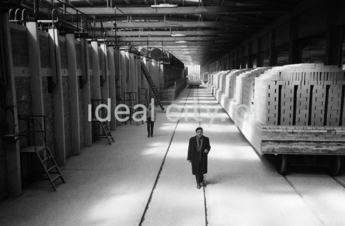 Inside a brickworks, possibly Bonarka. 1960s.

Wnętrze cegielni, najprawdopodobniej 