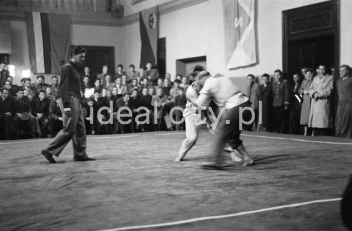 Judo competition. 1950s.

Zawody judo. Lata 50. XX w.

Photo by Wiktor Pental/idealcity.pl

