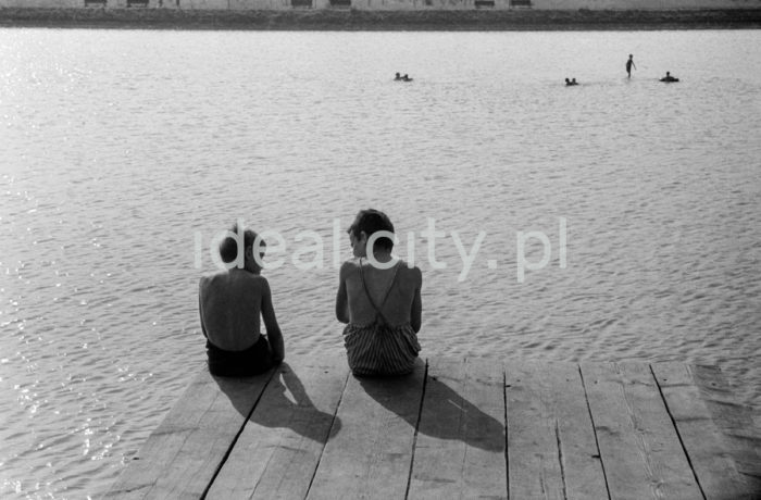 Nowa Huta Reservoir. Late 1950s.

Zalew nowohucki, koniec lat 50. XX w.

Photo by Wiktor Pental/idealcity.pl