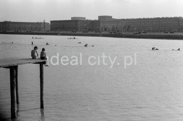 Nowa Huta Reservoir. Late 1950s.

Zalew nowohucki, koniec lat 50. XX w.

Photo by Wiktor Pental/idealcity.pl