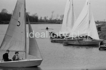 Przystań Yacht Clubu Nowa Huta (Yacht Club Budowlani Nowa Huta / Budowlany Klub Sportowy Wanda). Os. Mogiła, Przystań Nad Wisłą. Lata 60. XXw.

fot. Henryk Makarewicz/idealcity.pl


