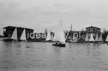 Przystań Yacht Clubu Nowa Huta (Yacht Club Budowlani Nowa Huta / Budowlany Klub Sportowy Wanda). Os. Mogiła, Przystań Nad Wisłą. Lata 60. XXw.

fot. Henryk Makarewicz/idealcity.pl


Dofinansowano z Regionalnego Programu Operacyjnego Województwa Małopolskiego na lata 2014-2020

Dofinansowano ze środków Ministra Kultury i Dziedzictwa Narodowego