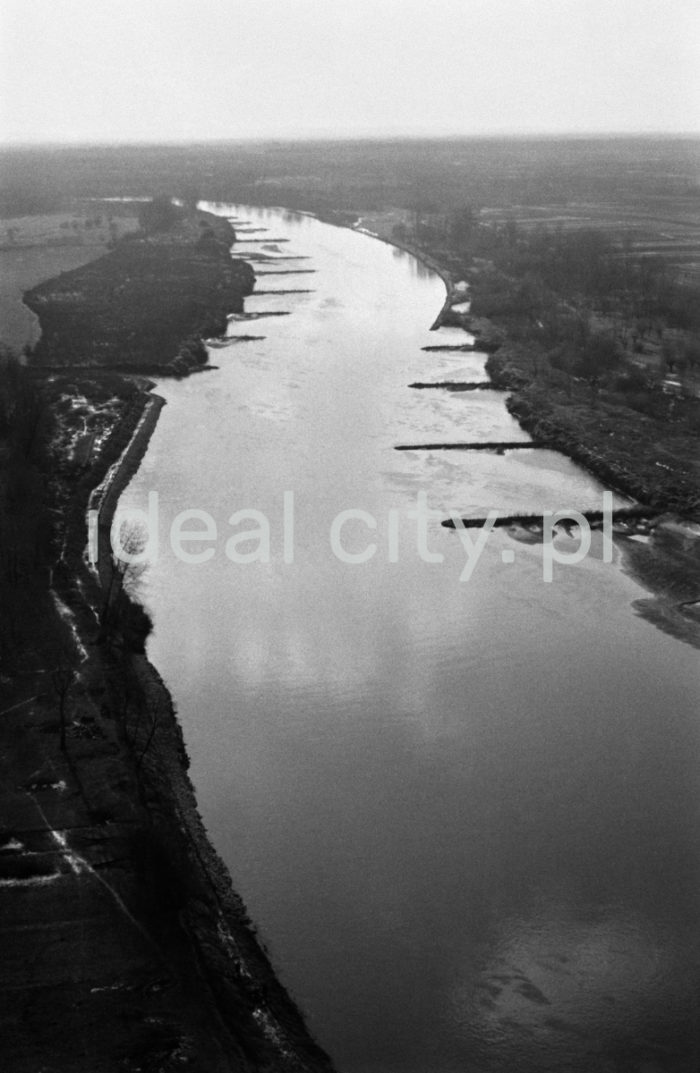The River Vistula outside Nowa Huta. 1960s.

Okolice Wisły na wysokości Nowej Huty. Lata 60. XX w.

Photo by Henryk Makarewicz/idealcity.pl


