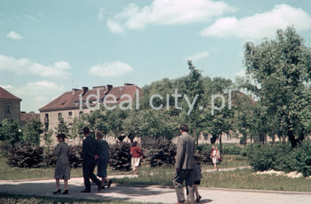 Zabudowa Osiedla Wandy. Lata 50. XXw. Fotografia barwna.

fot. Wiktor Pental/idealcity.pl

