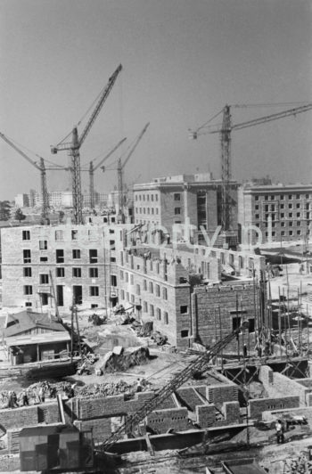 Budowa Osiedla Stalowego, połowa lat 50. XXw.

fot. Henryk Makarewicz/idealcity.pl


