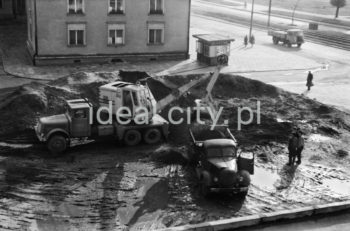 Centrum D Estate, view from the lower floors of the high-rise nicknamed helicopter. Mid-1950s.

Osiedle Centrum D, widok z pierwszych kondygnacji wysokościowca, tzw. helikoptera. Połowa lat 50. XX w.

Photo by Henryk Makarewicz/idealcity.pl

