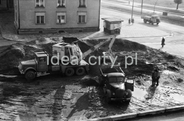 Osiedle Centrum D, widok z pierwszych kondygnacji wysokościowca, tzw. helikoptera. Połowa lat 50. XXw.

fot. Henryk Makarewicz/idealcity.pl

