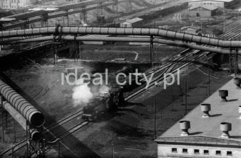 Lenin Metallurgical Combine, fragment of technical installation (pipeline), view towards Rolling Mill. Early 1960s.

Kombinat metalurgiczny im. Lenina, fragment instalacji technicznej (rurociągi), widok w kierunku kompleksu Walcowni, początek lat 60.

Photo by Henryk Makarewicz/idealcity.pl


