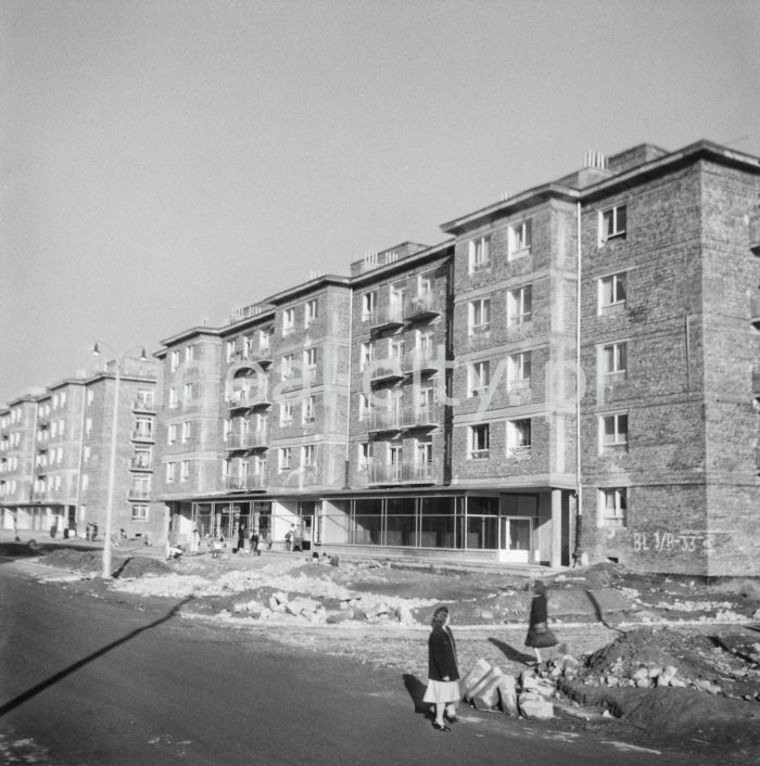 Budynek mieszkalny z lokalami usługowymi na osiedlu B-33 (Słoneczne), koniec lat 50. XXw.

fot. Wiktor Pental/idealcity.pl
