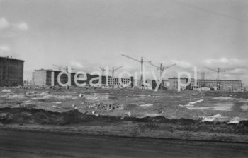 Construction of the Urocze Estate; further back the Górali Estate. 1950s.

Budowa Osiedla Uroczego, w tle Osiedle Górali, lata 50. XX w.

Photo by Wiktor Pental/idealcity.pl
