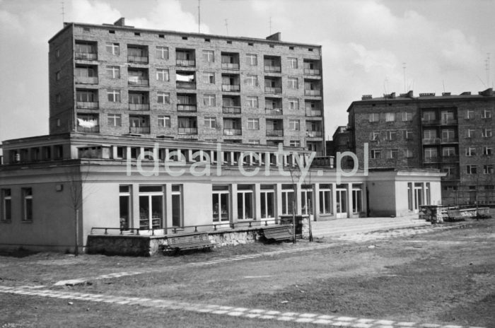 Słoneczne nutki (Sunny Notes) Kindergarten no. 107 in Kraków, Słoneczne Estate 10. Mid-1950s.

Samorządowe Przedszkole nr 107 w Krakowie 