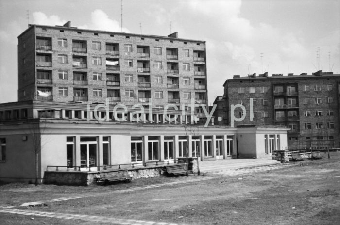 Słoneczne nutki (Sunny Notes) Kindergarten no. 107 in Kraków, Słoneczne Estate 10. Mid-1950s.

Samorządowe Przedszkole nr 107 w Krakowie 