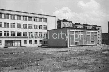 Primary School on the Słoneczne Estate.

Szkoła podstawowa na Osiedlu Słonecznym.

Photo by Henryk Makarewicz/idealcity.pl
