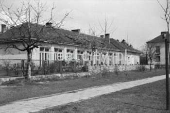 Kindergarten on the Krakowiaków Estate. 1950s.

Przedszkole na Osiedlu Krakowiaków. Lata 50. XX w.

Photo by Henryk Makarewicz/idealcity.pl

