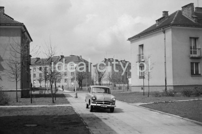Residential buildings on the Krakowiaków Estate. 1950s.

Zabudowa mieszkalna Osiedla Krakowiaków. Lata 50. XX w.

Photo by Henryk Makarewicz/idealcity.pl
