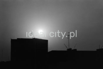 Montaż anteny radiowej na dachu budynku, Centrum D. Lata 60. XXw.

fot. Henryk Makarewicz/idealcity.pl

