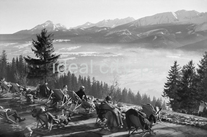 View of the Tatras from Mount Gubałówka. 1960s.

Widok na Tatry z Gubałówki. Lata 60. XX w.

Photo by Henryk Makarewicz/idealcity.pl
