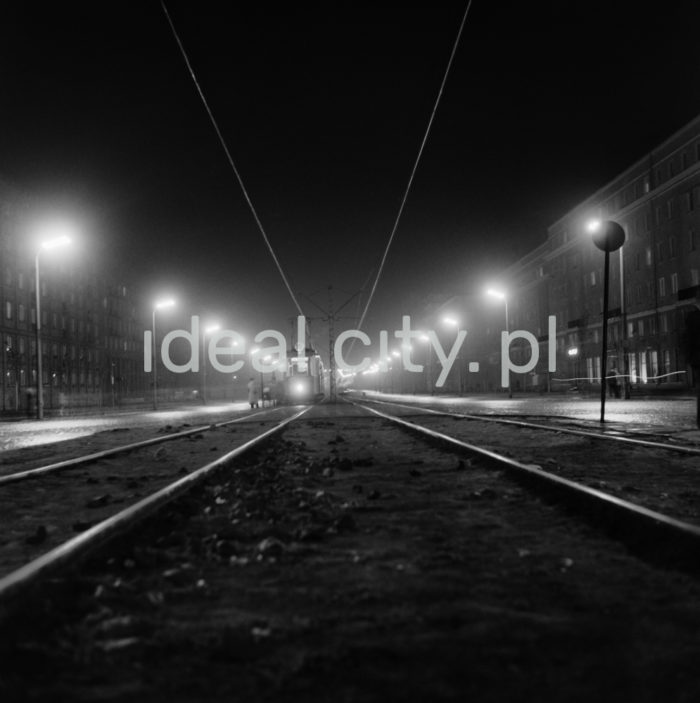 The tram route from the Lenin Steelworks Administrative Centre to Plac Centralny. First half of the 1950s.

Linia tramwajowa na trasie Centrum Administracyjne Huty im. Lenina – Plac Centralny, I połowa lat 50.

Photo by Wiktor Pental/idealcity.pl


