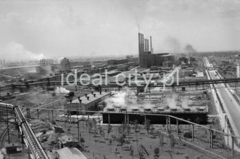 Lenin Metallurgical Combine, view from Administration Centre of Lenin Steelworks towards Open Hearth Steel Plant. 1960s.

Kombinat metalurgiczny im. Lenina, widok od strony Centrum Administracyjnego Huty im. Lenina w kierunku Stalowni Martenowskiej, lata 60.

Photo by Henryk Makarewicz/idealcity.pl


