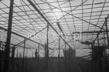 Lenin Metallurgical Combine, reinforcement, welding steel elements before laying foundations for Blast Furnace. 1950s or early 1960s.

Kombinat metalurgiczny im. Lenina, montaż zbrojenia, spawanie elementów stalowych przed wylaniem fundamentu pod podstawę Wielkiego Pieca, lata 50. lub początek lat 60.

Photo by Henryk Makarewicz/idealcity.pl


