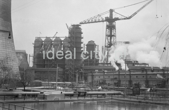 Lenin Metallurgical Combine, Blast Furnace No. 3 with hot stoves. 1960s.

Kombinat metalurgiczny im. Lenina, rejon wielkiego pieca nr 3 wraz z nagrzewnicami, lata 60.

Photo by Henryk Makarewicz/idealcity.pl


