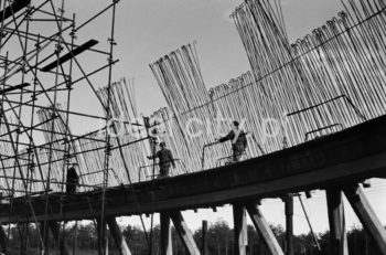 Kombinat metalurgiczny im. Lenina, montaż zbrojenia na jednym z obiektów przemysłowych przy chłodni kominowej w rejonie Siłowni, lata 60. XXw.

fot. Henryk Makarewicz/idealcity.pl

Dofinansowano z Regionalnego Programu Operacyjnego Województwa Małopolskiego na lata 2014-2020

Dofinansowano ze środków Ministra Kultury i Dziedzictwa Narodowego

fot. Henryk Makarewicz/idealcity.pl


