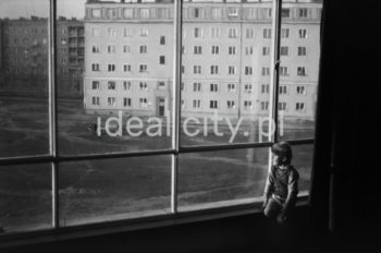 Widok z dziesięciopiętrowego punktowca tzw. helikoptera w kierunku zabudowy Osiedla Centrum D.  Ok. 1960r.

fot. Henryk Makarewicz/idealcity.pl


