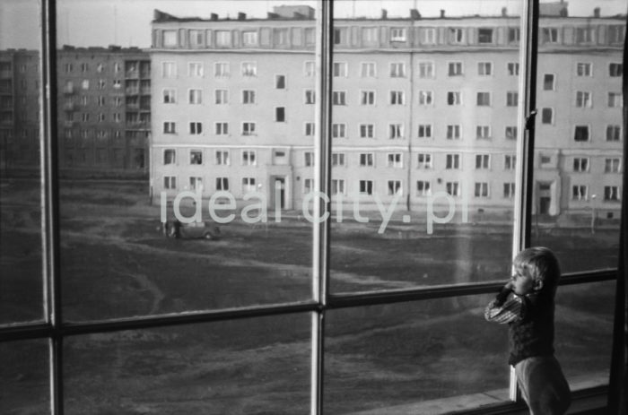 Widok z dziesięciopiętrowego punktowca tzw. helikoptera w kierunku zabudowy Osiedla Centrum D.  Ok. 1960r.

fot. Henryk Makarewicz/idealcity.pl


