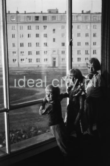 Widok z dziesięciopiętrowego punktowca tzw. helikoptera w kierunku zabudowy Osiedla Centrum D.  Ok. 1960r.

fot. Henryk Makarewicz/idealcity.pl


