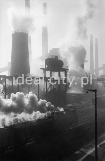 Kombinat metalurgiczny im. Lenina, widok ogólny Zakładu Koksochemicznego, lata 60.

fot. Henryk Makarewicz/idealcity.pl


