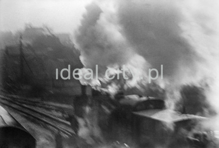 Lenin Metallurgical Combine, locomotives at Engine House, Lenin Steelworks. 1960s.
The basic mode of transport at the Lenin Steelworks was by rail. There were four transport sections before 1970, including transfer/carriage services and traction services. The combine had more than ten train stations for the transfer of cargo and railway carriages. The first Engine House was built in 1952 and housed 40 locomotives.

Kombinat metalurgiczny im. Lenina, parowozy na terenie Parowozowni Huty im. Lenina, lata 60.
Podstawowym środkiem przewozu w Hucie im. Lenina był transport kolejowy. Do 1970 roku zajmowały się tym cztery wydziały przewozowe, w skład których wchodziły służby przewozowo-wagonowe oraz służby trakcyjne. Wewnątrz kombinatu znajdowało się kilkanaście stacji kolejowych, przez które odbywał się przepływ ładunków i wagonów kolejowych. Pierwsza Parowozownia dla 40 parowozów powstała w 1952 roku.

Photo by Henryk Makarewicz/idealcity.pl


